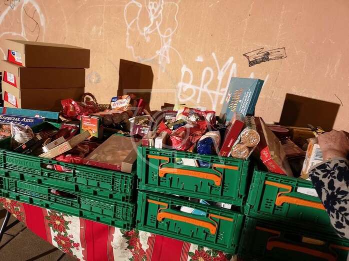 Cajas con productos donados por los vecinos (Foto TA)